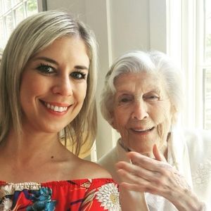 Meet your Posher, Maura